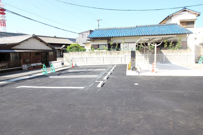ラインハイム三萩野  駐車場