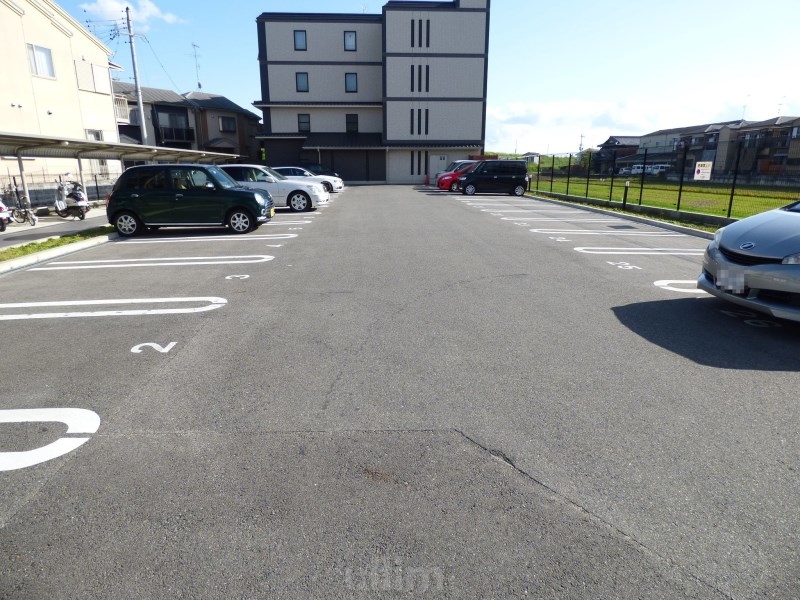 ラ・ボンボニエール 駐車場