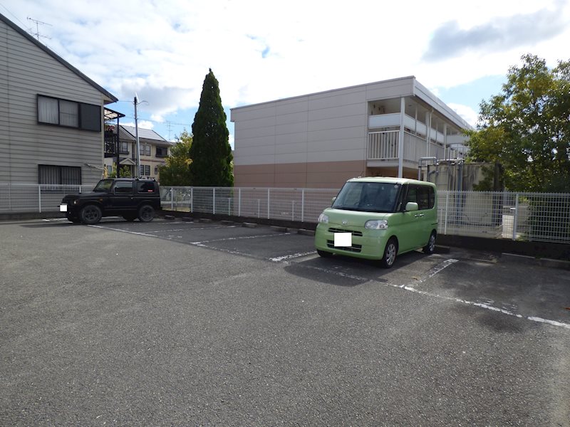 ファームハイツ髙畑 駐車場