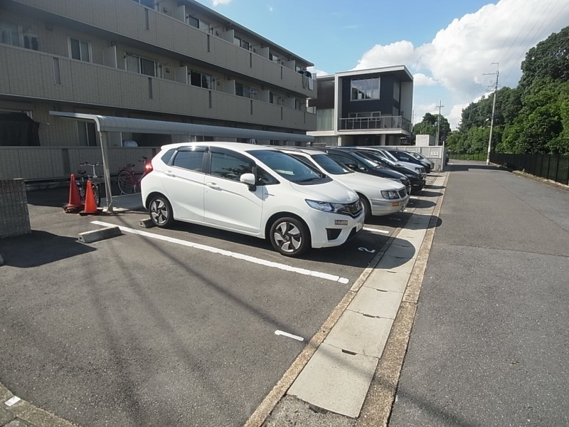 セジュール城南 駐車場