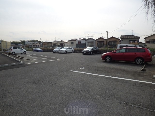 エーデルハイム東香園Ⅱ番館 駐車場