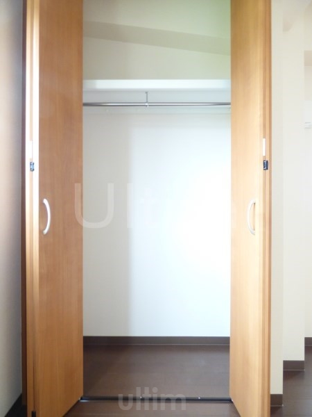 エバーグリーン六地蔵駅前 収納