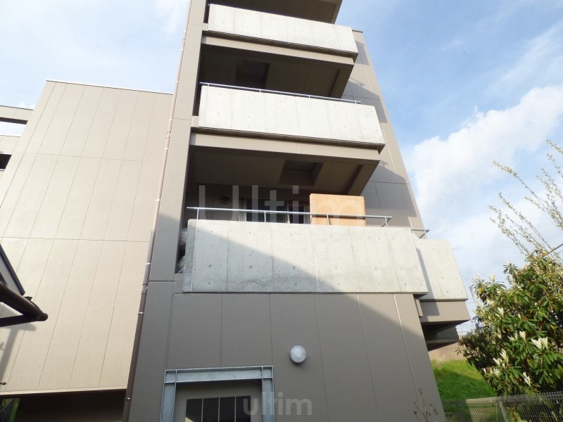 エバーグリーン六地蔵駅前 外観