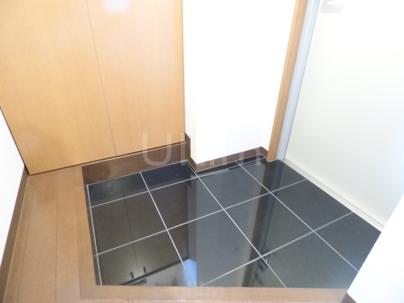 エバーグリーン六地蔵駅前 玄関