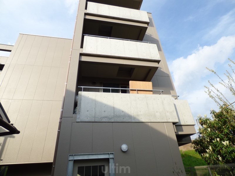 エバーグリーン六地蔵駅前 外観