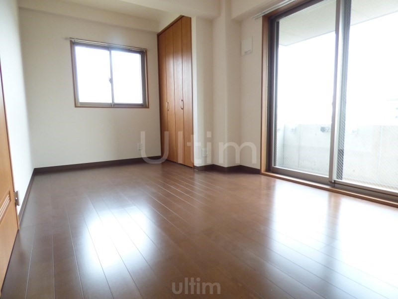 エバーグリーン六地蔵駅前 リビング