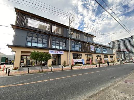 エバーグリーン六地蔵駅前 スーパー