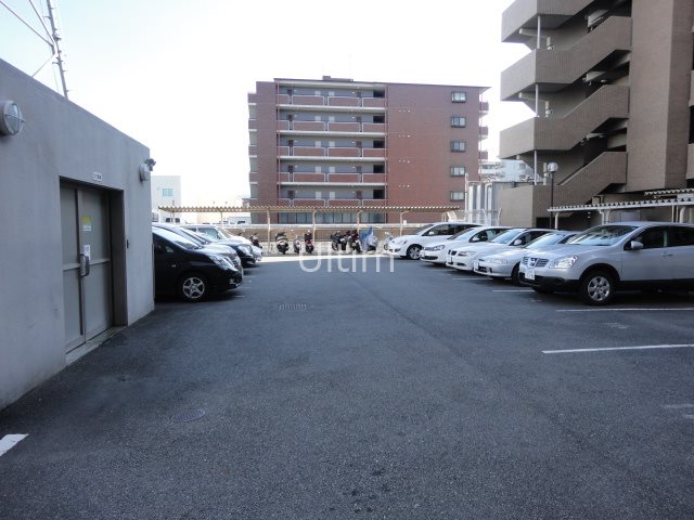 アルデールＢ 駐車場