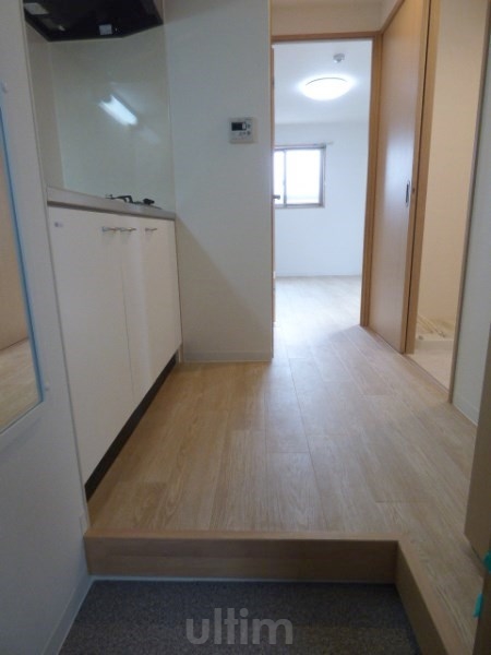 アヴニール京都墨染 玄関