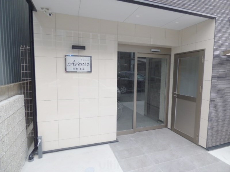 アヴニール京都墨染 エントランス