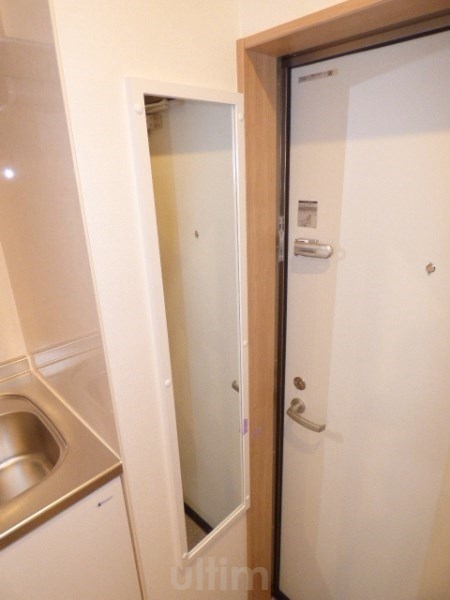 アヴニール京都墨染 玄関