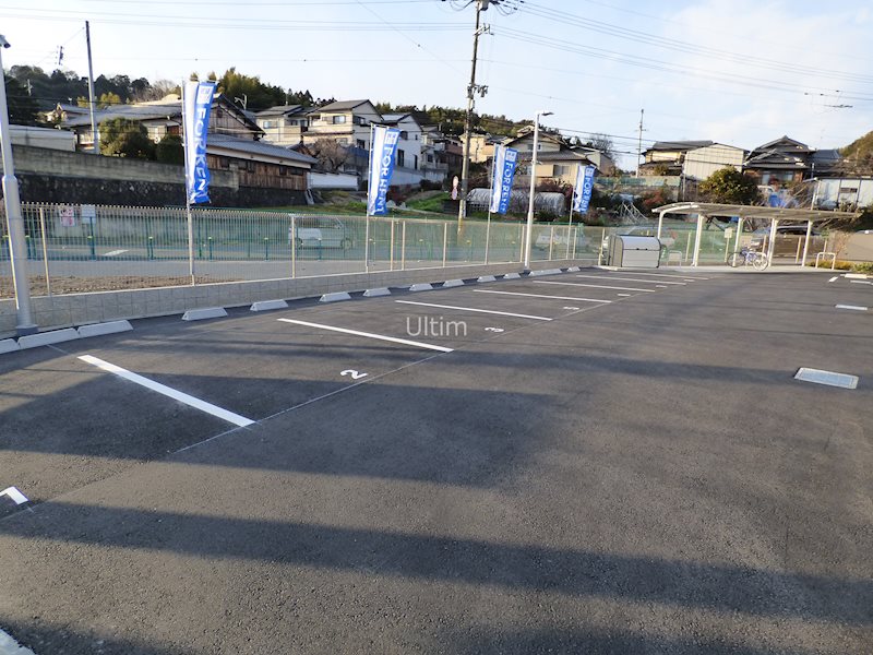 エムズアロッジオ 駐車場