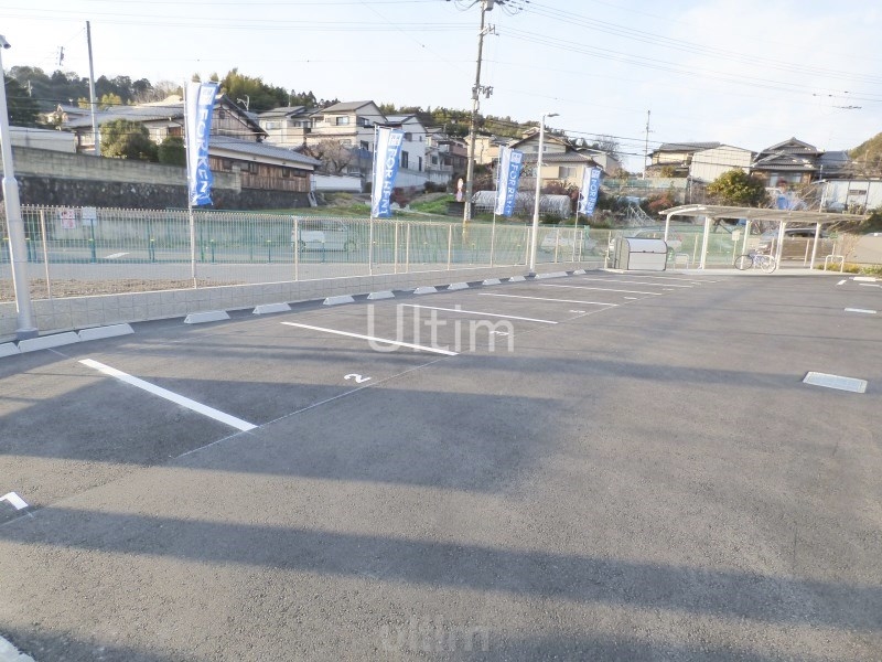 エムズアロッジオ 駐車場