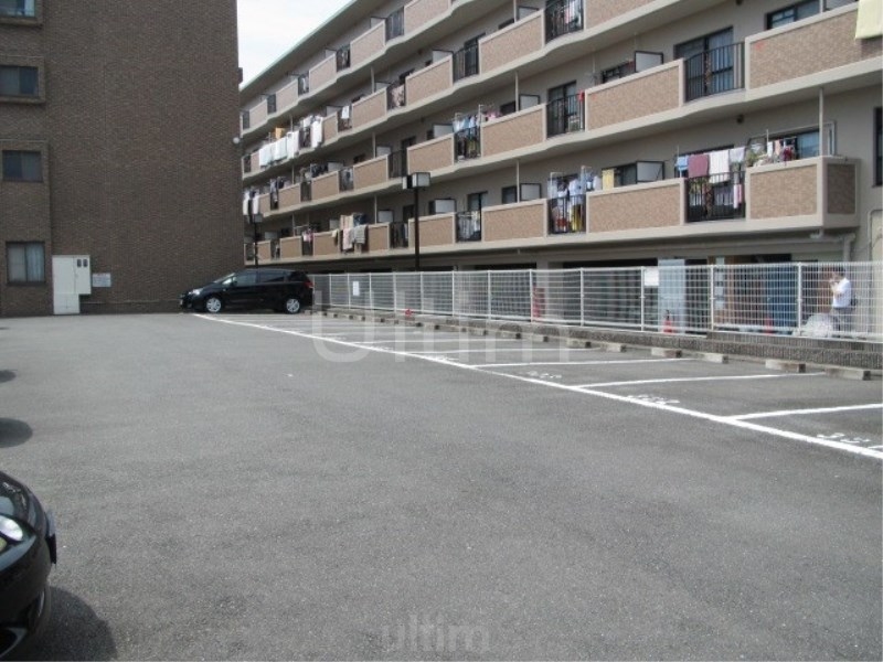 アーバンハウス鴨川 駐車場