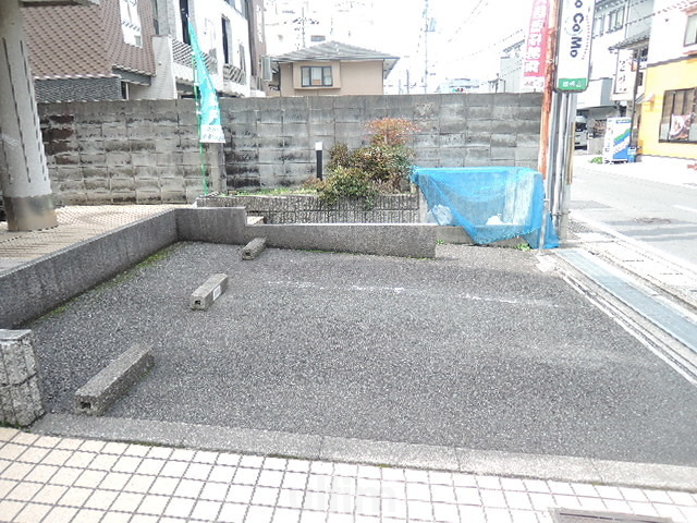 ヒルズオグラ 駐車場