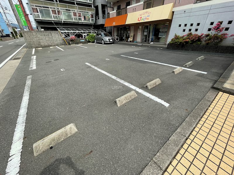 ヒルズオグラ 駐車場