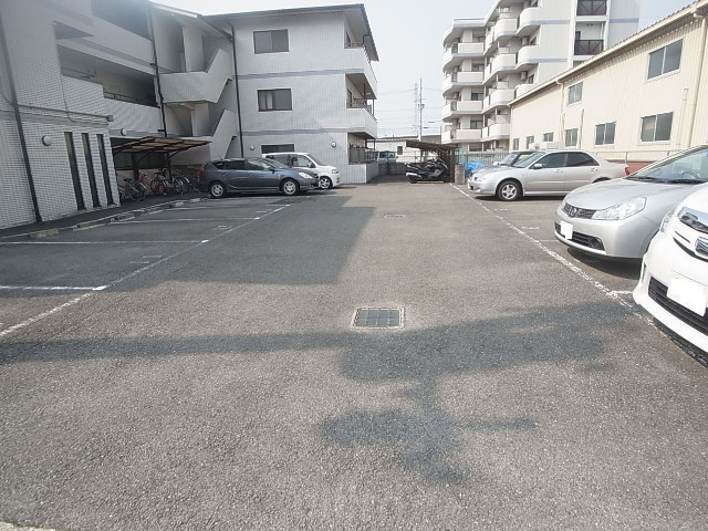 メゾンドパーク 駐車場