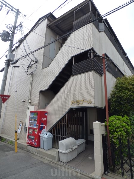アドラブール 外観
