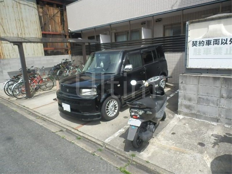 アドラブール 駐車場