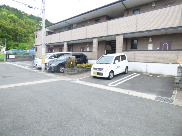 アニメートヒルズ 駐車場