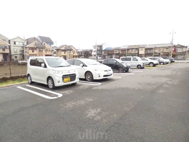 ルミエール菱川 駐車場