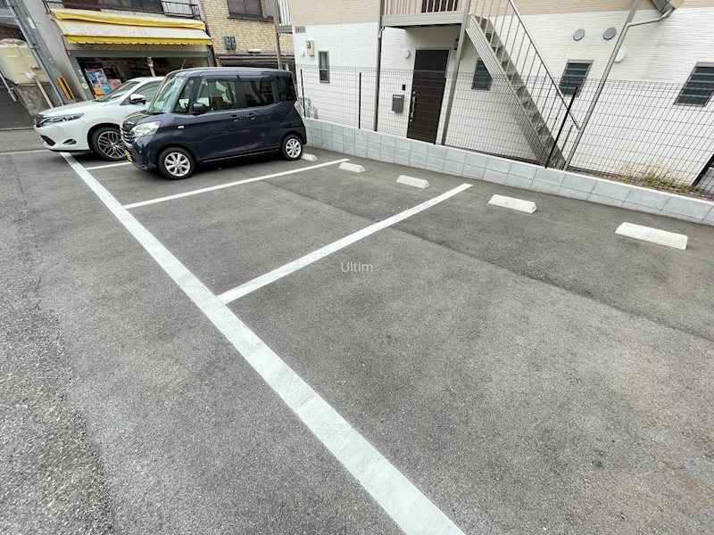 クレールイトーケン 駐車場