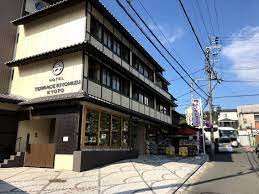 チコーベルメゾン東山 ドラッグストア