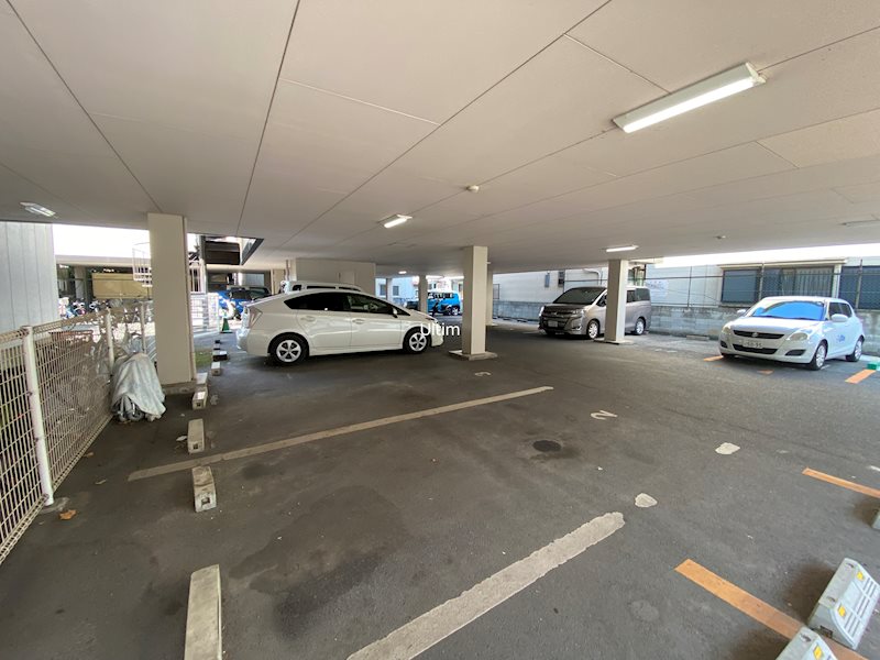 山治ハイツ 駐車場