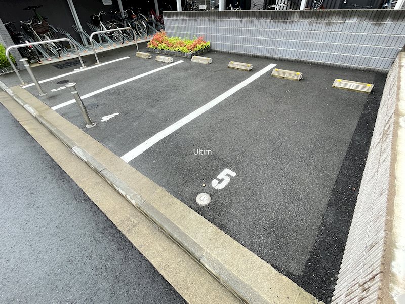 プレサンスTHE KYOTO 彩美 駐車場
