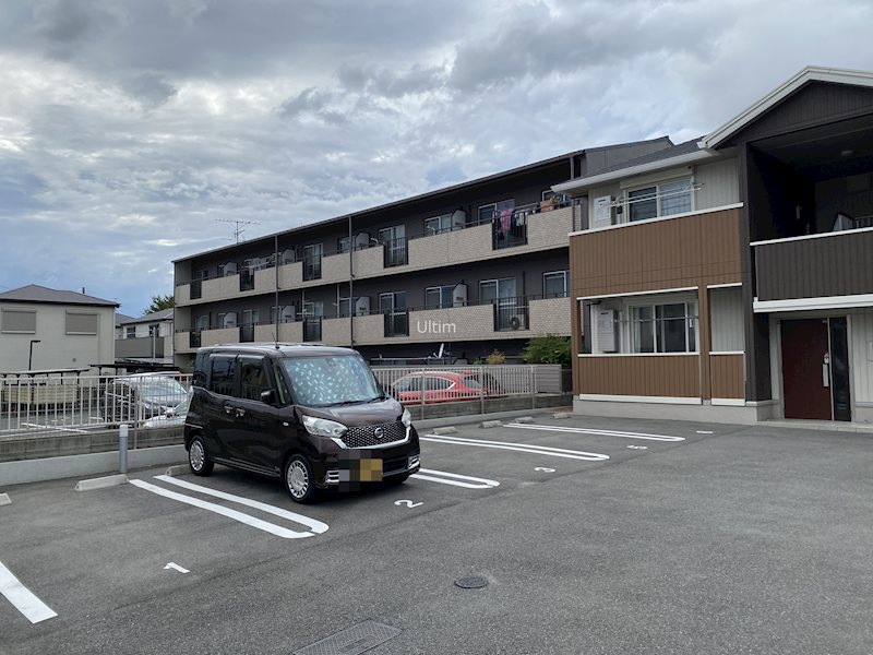 Ｄ－ｒｏｏｍ白鳳 駐車場