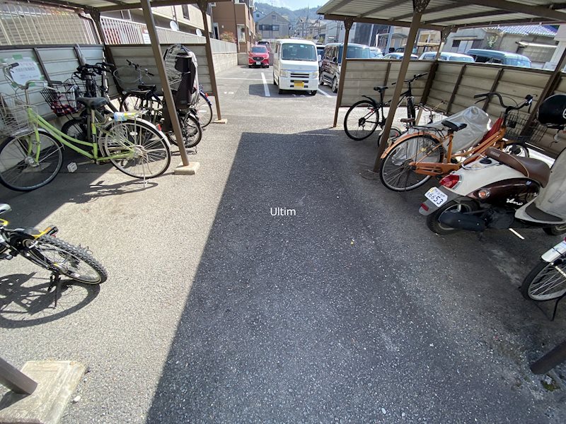 ハイレスト白鳳 駐車場
