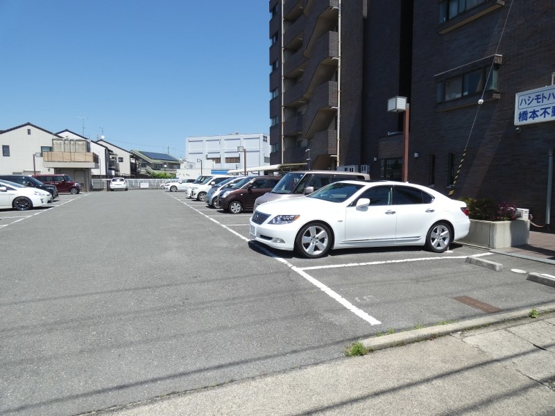 イスターナ吉祥院 駐車場