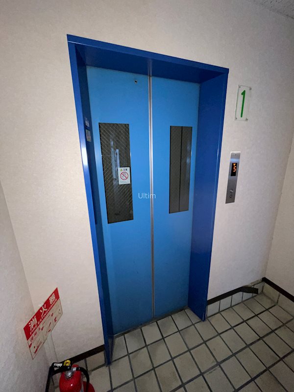 井忠ビル ロビー