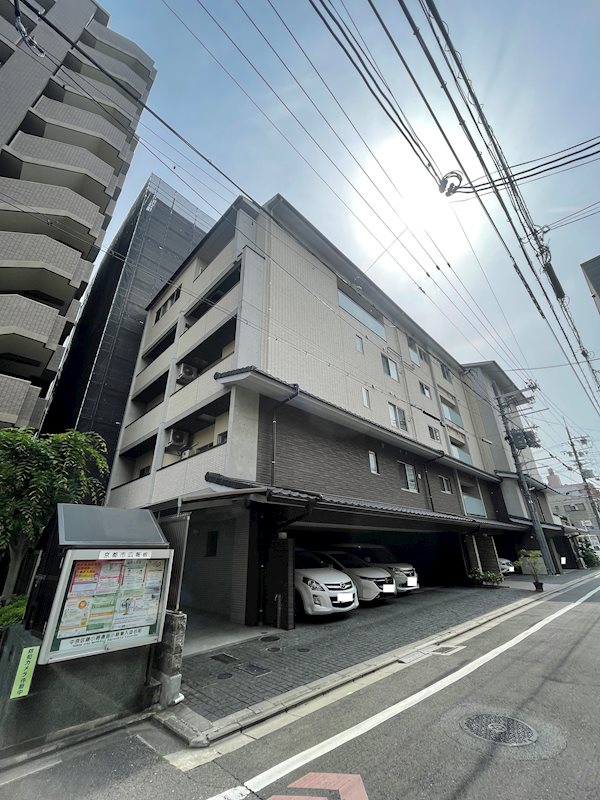 RIVER MOAT SHIJO 駐車場