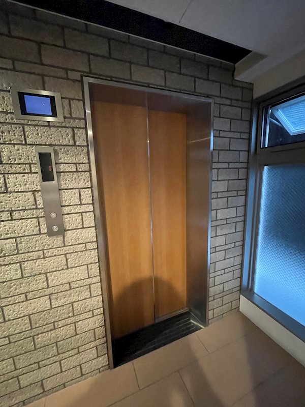 RIVER MOAT SHIJO ロビー