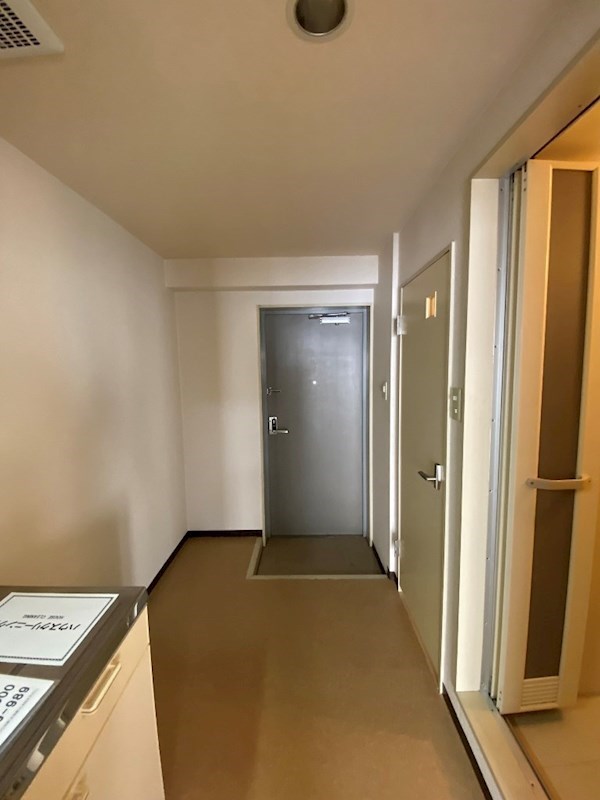 メゾンセザンヌ 玄関