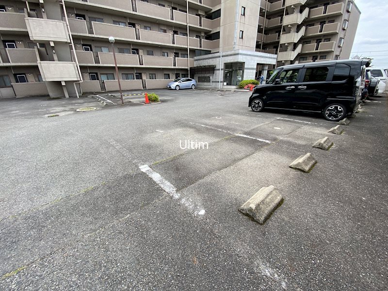 プレスティージ黄檗 駐車場