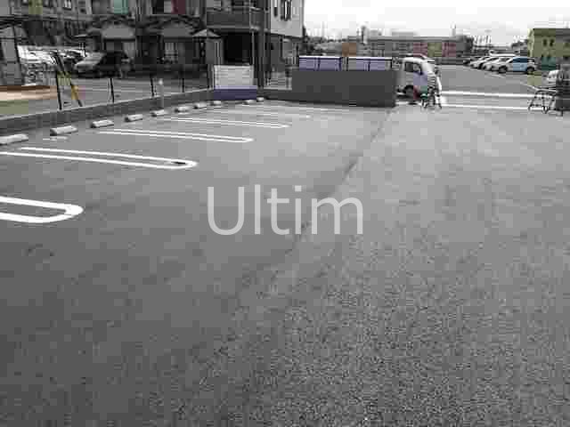 セ・ラヴィ 駐車場