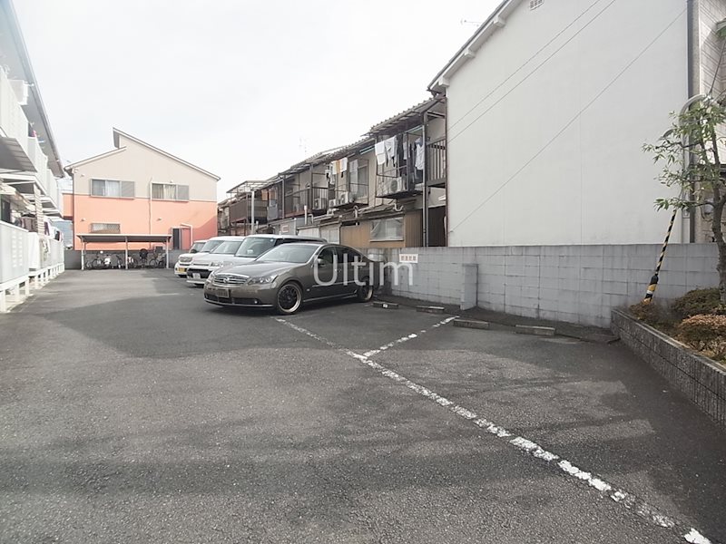 シャルム豊 駐車場