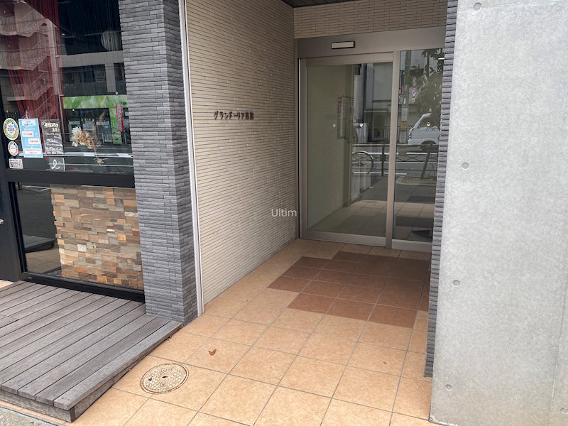 グランドーリア西院 エントランス