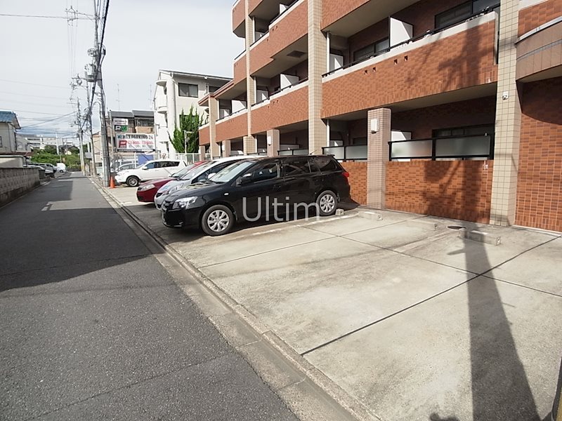 グレイス西京極 駐車場