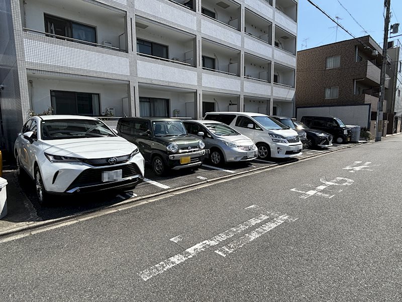 グレーシー西ノ京 駐車場