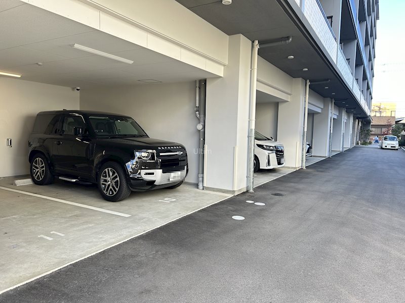 クレアドーレ京都二条 駐車場