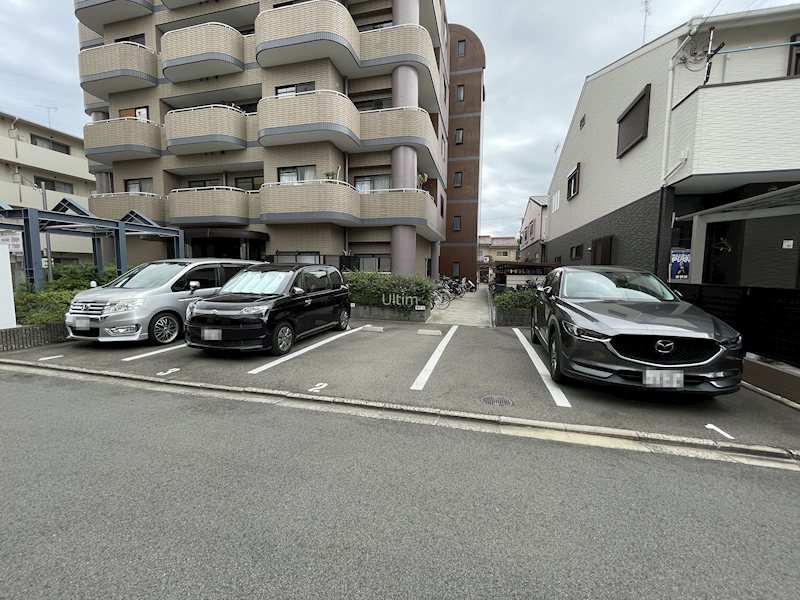 アクシス葛野 駐車場