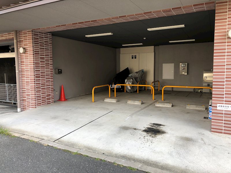 アルビオン 駐車場