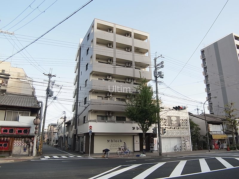 プレジール西院 外観