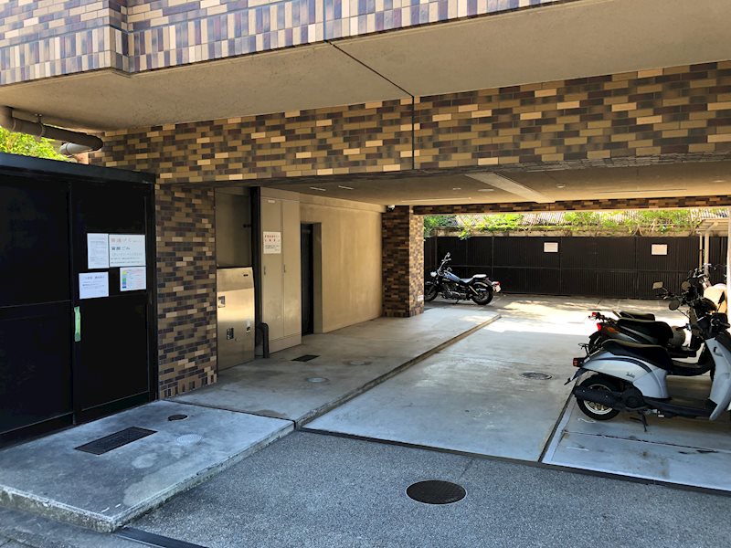 アスヴェル京都外大前 駐車場
