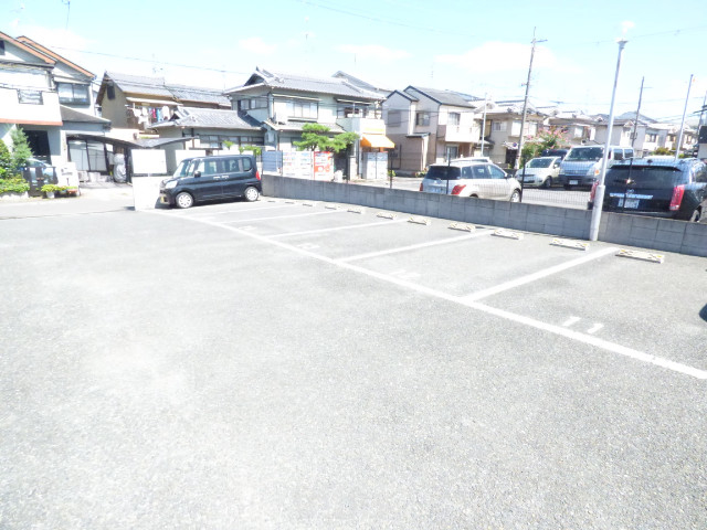 アンプルールフェール椋 駐車場