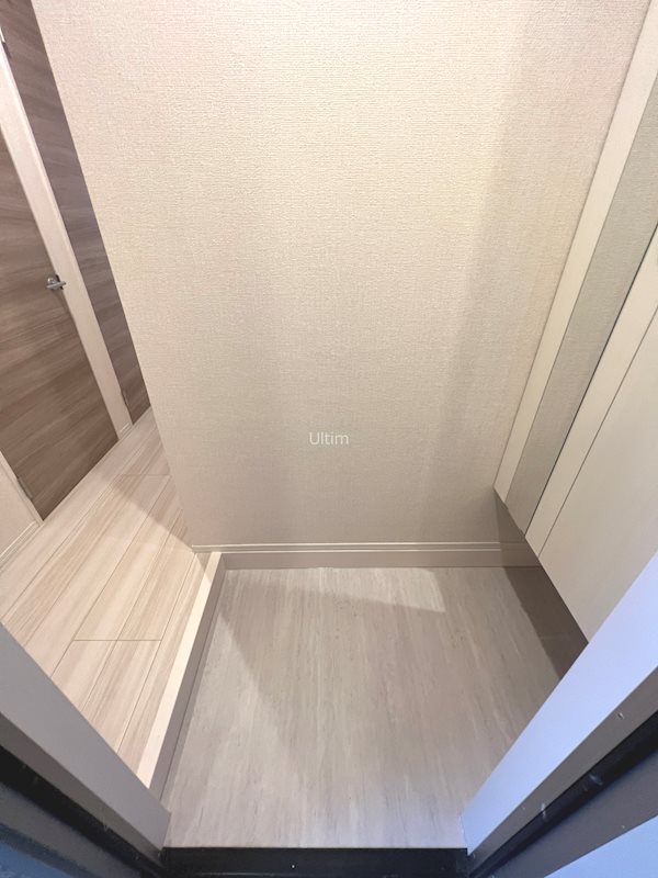 太秦レジデンスＷ棟 玄関