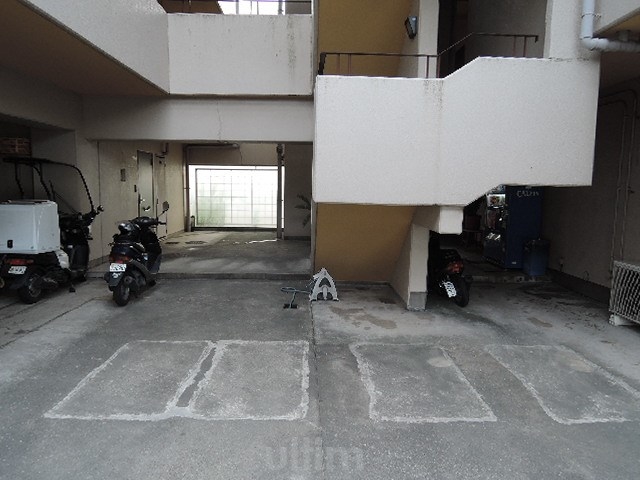 レナジア城南宮 駐車場